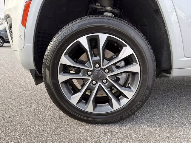 2023 Silver Zynith Jeep Grand Cherokee 4xe Overland 4X4 SUV