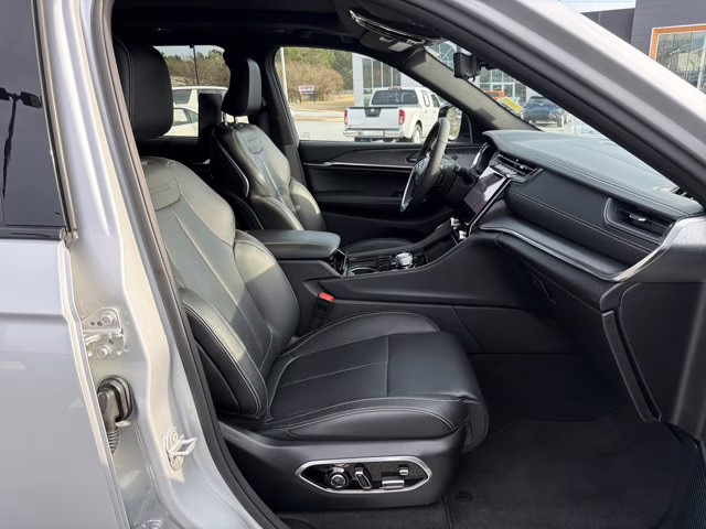 2023 Silver Zynith Jeep Grand Cherokee 4xe Overland 4X4 SUV