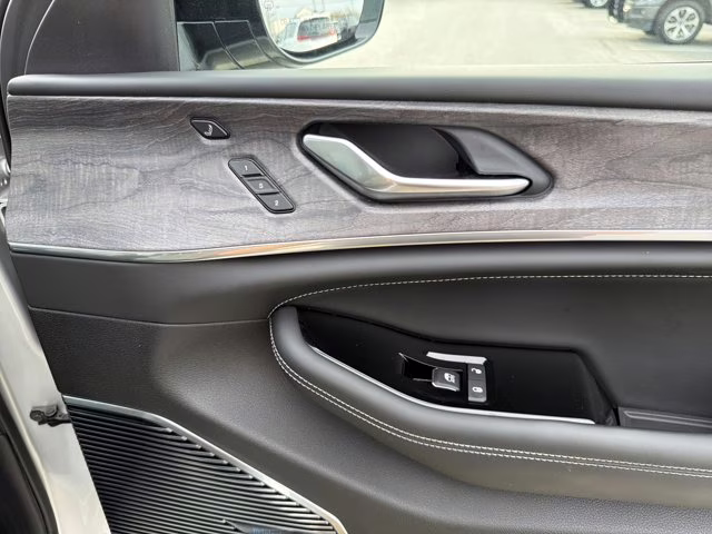 2023 Silver Zynith Jeep Grand Cherokee 4xe Overland 4X4 SUV