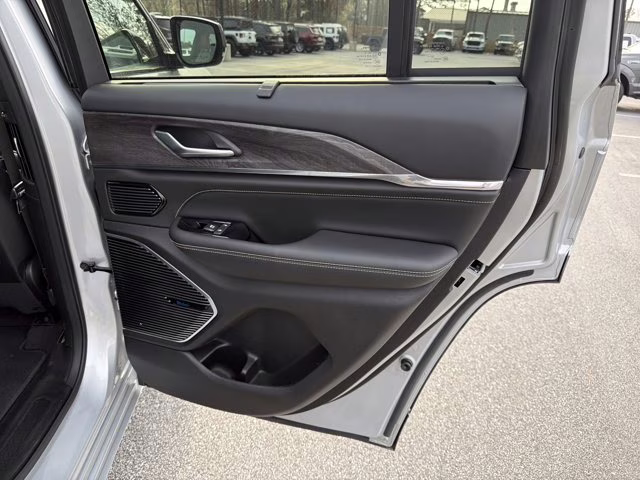 2023 Silver Zynith Jeep Grand Cherokee 4xe Overland 4X4 SUV