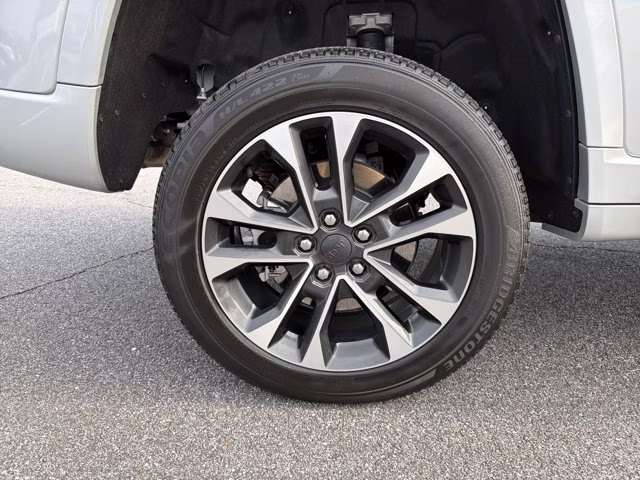 2023 Silver Zynith Jeep Grand Cherokee 4xe Overland 4X4 SUV