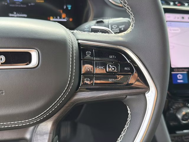 2023 Silver Zynith Jeep Grand Cherokee 4xe Overland 4X4 SUV