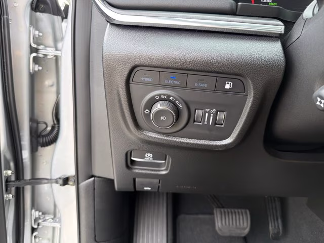 2023 Silver Zynith Jeep Grand Cherokee 4xe Overland 4X4 SUV