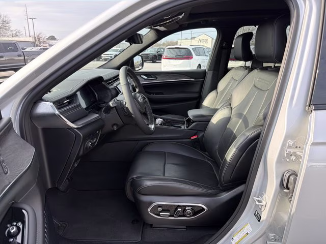 2023 Silver Zynith Jeep Grand Cherokee 4xe Overland 4X4 SUV