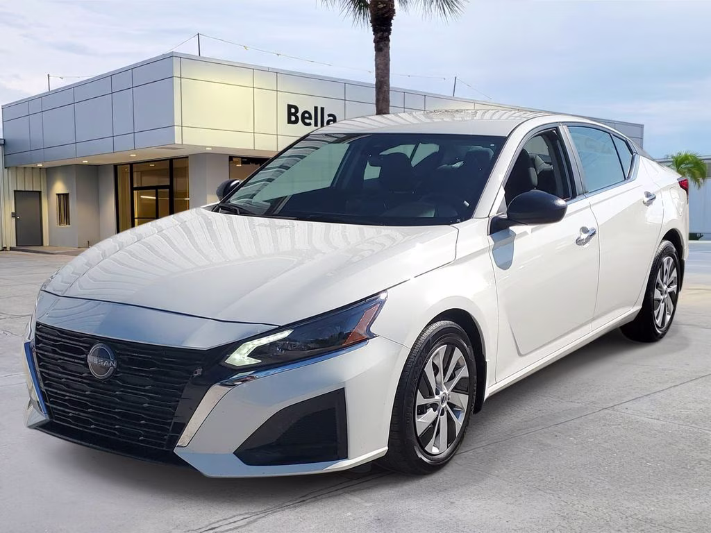 2025 Glacier White Nissan Altima 2.5 S FWD Sedan