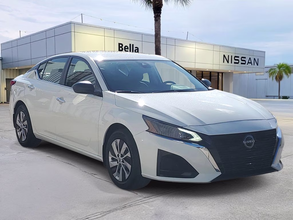 2025 Glacier White Nissan Altima 2.5 S FWD Sedan