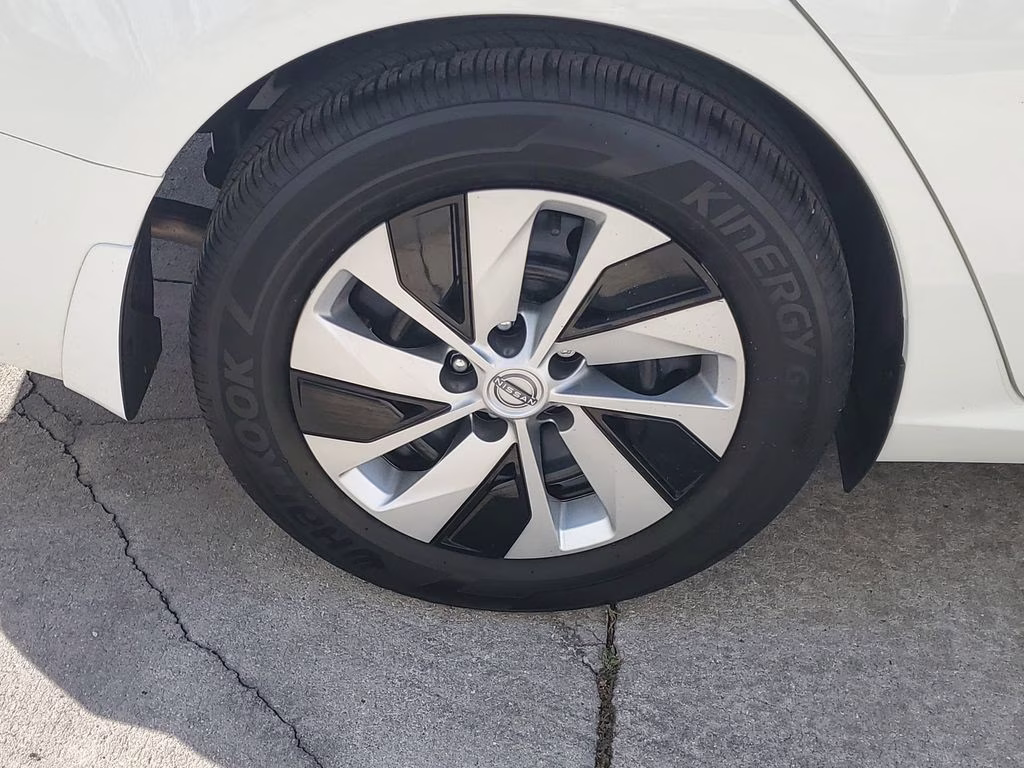 2025 Glacier White Nissan Altima 2.5 S FWD Sedan