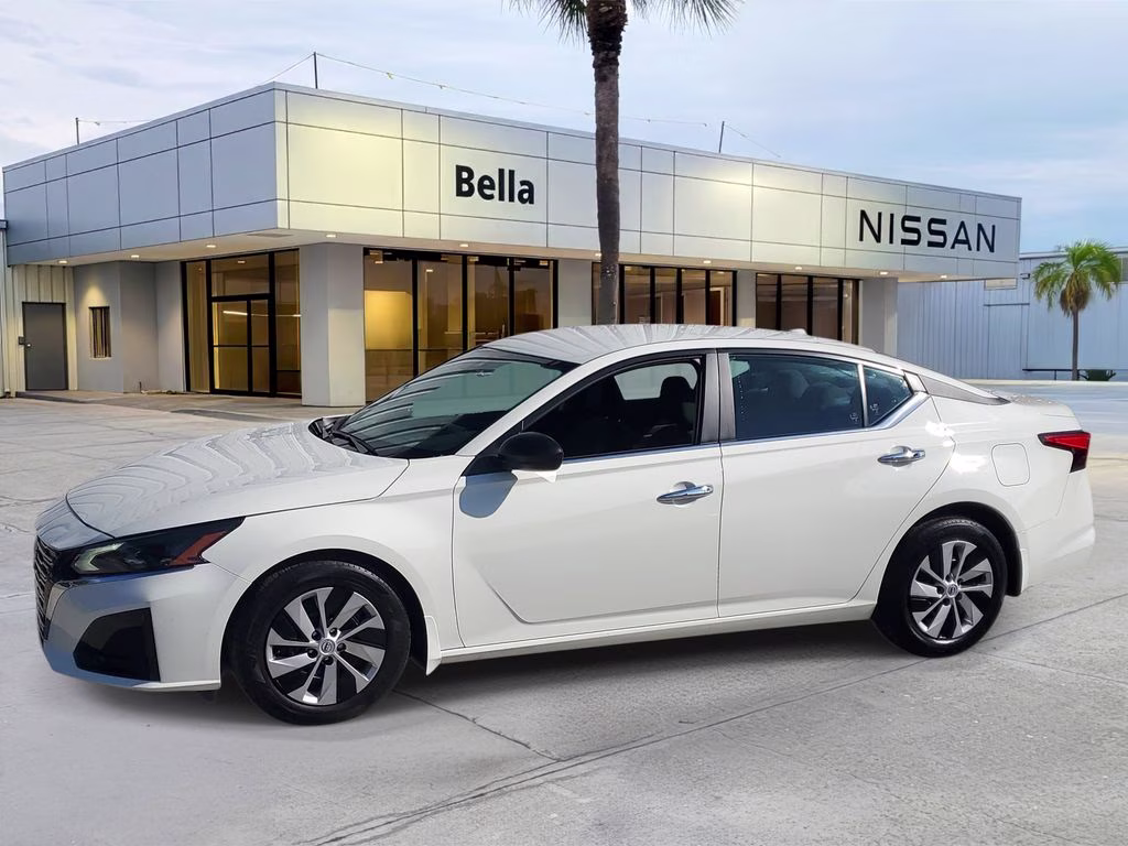 2025 Glacier White Nissan Altima 2.5 S FWD Sedan