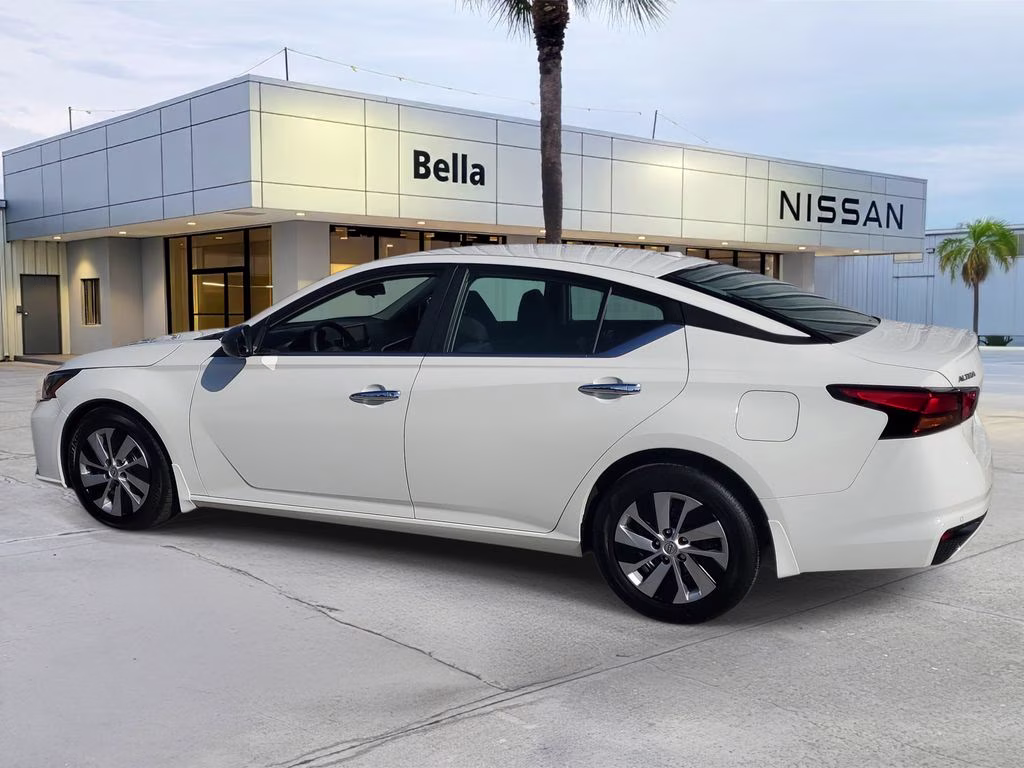 2025 Glacier White Nissan Altima 2.5 S FWD Sedan