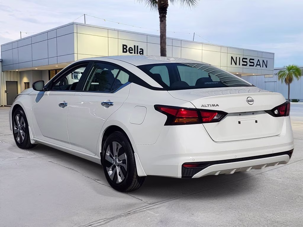 2025 Glacier White Nissan Altima 2.5 S FWD Sedan