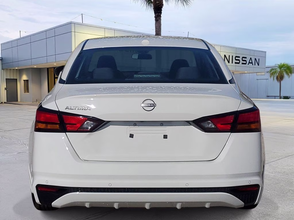 2025 Glacier White Nissan Altima 2.5 S FWD Sedan