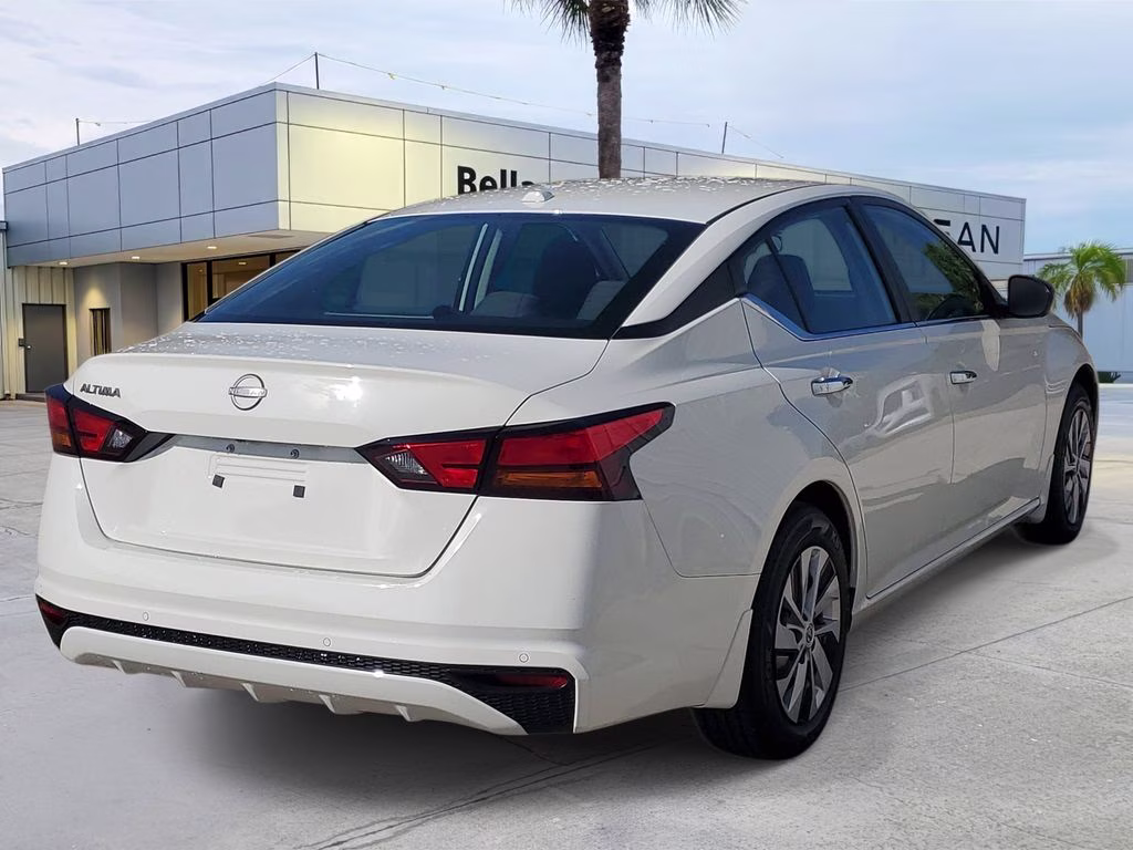 2025 Glacier White Nissan Altima 2.5 S FWD Sedan