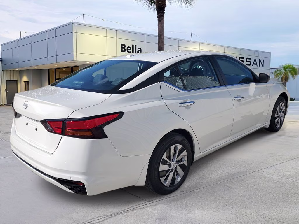 2025 Glacier White Nissan Altima 2.5 S FWD Sedan