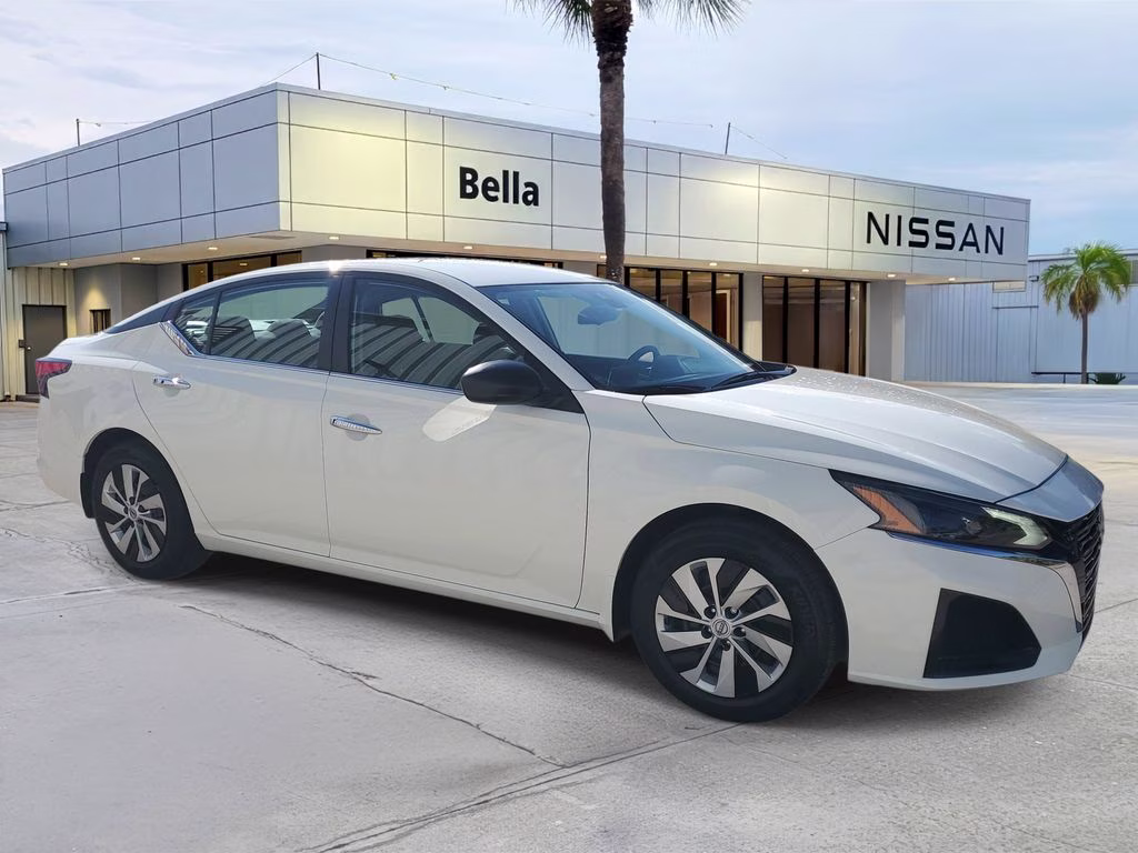 2025 Glacier White Nissan Altima 2.5 S FWD Sedan