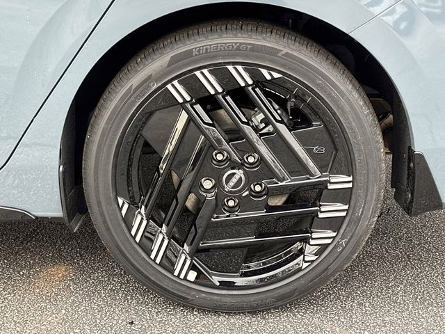 2026 Atlantic Gray/Super Black Nissan Sentra SR FWD Sedan