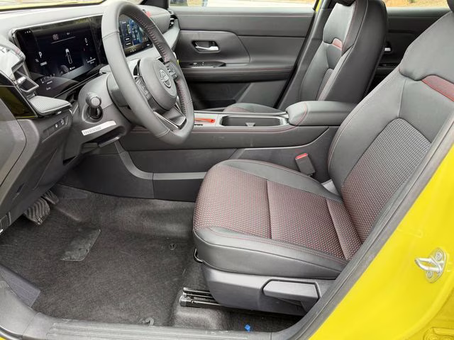 2026 Yuzu Yellow/Super Black Nissan Kicks SR FWD SUV