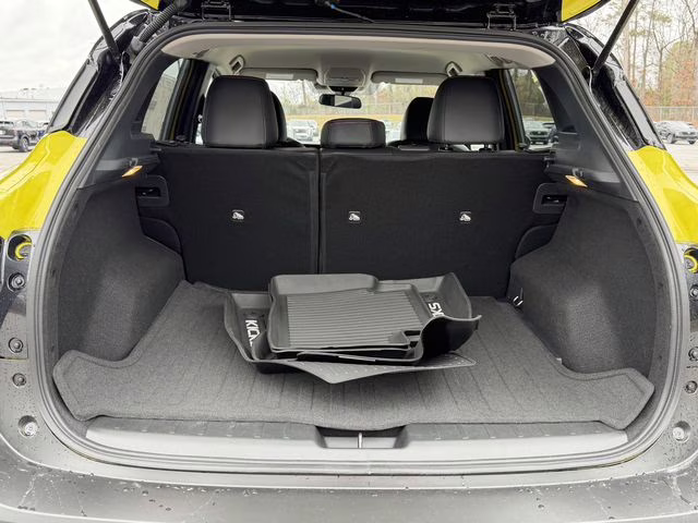 2026 Yuzu Yellow/Super Black Nissan Kicks SR FWD SUV