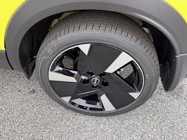 2026 Yuzu Yellow/Super Black Nissan Kicks SR FWD SUV