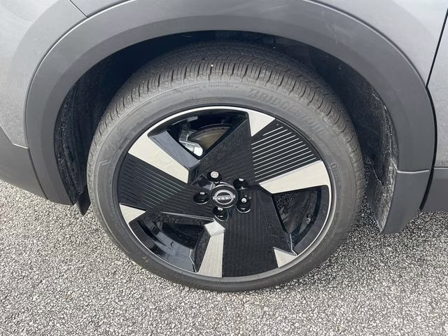 2026 Gun Metallic/Scarlet Ember Tintcoat Nissan Kicks SR FWD SUV