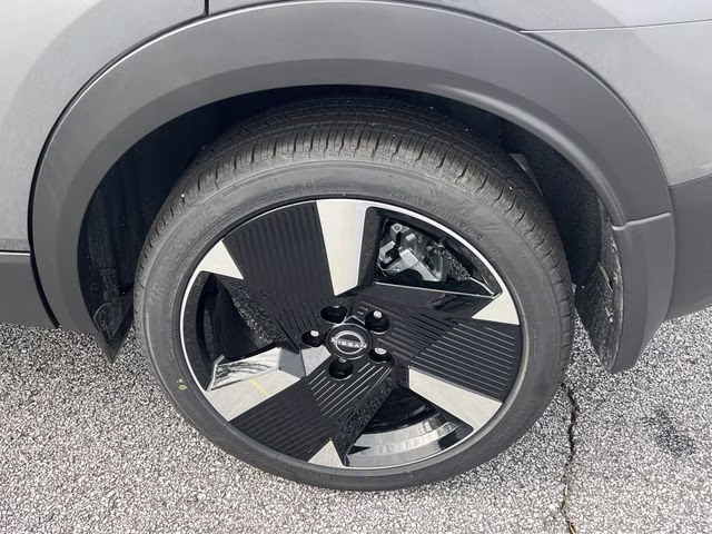 2026 Gun Metallic/Scarlet Ember Tintcoat Nissan Kicks SR FWD SUV
