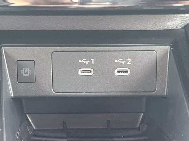 2026 Gun Metallic/Scarlet Ember Tintcoat Nissan Kicks SR FWD SUV