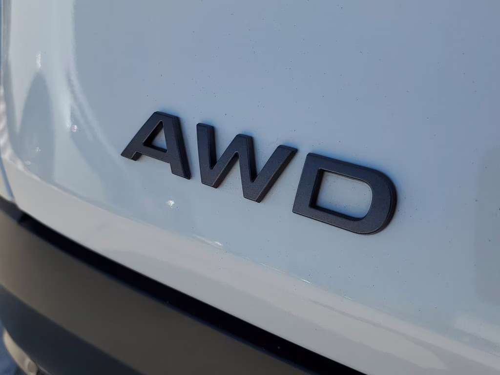 2025 Everest White Pearl Tricoat/Super Black Nissan Murano SL AWD SUV
