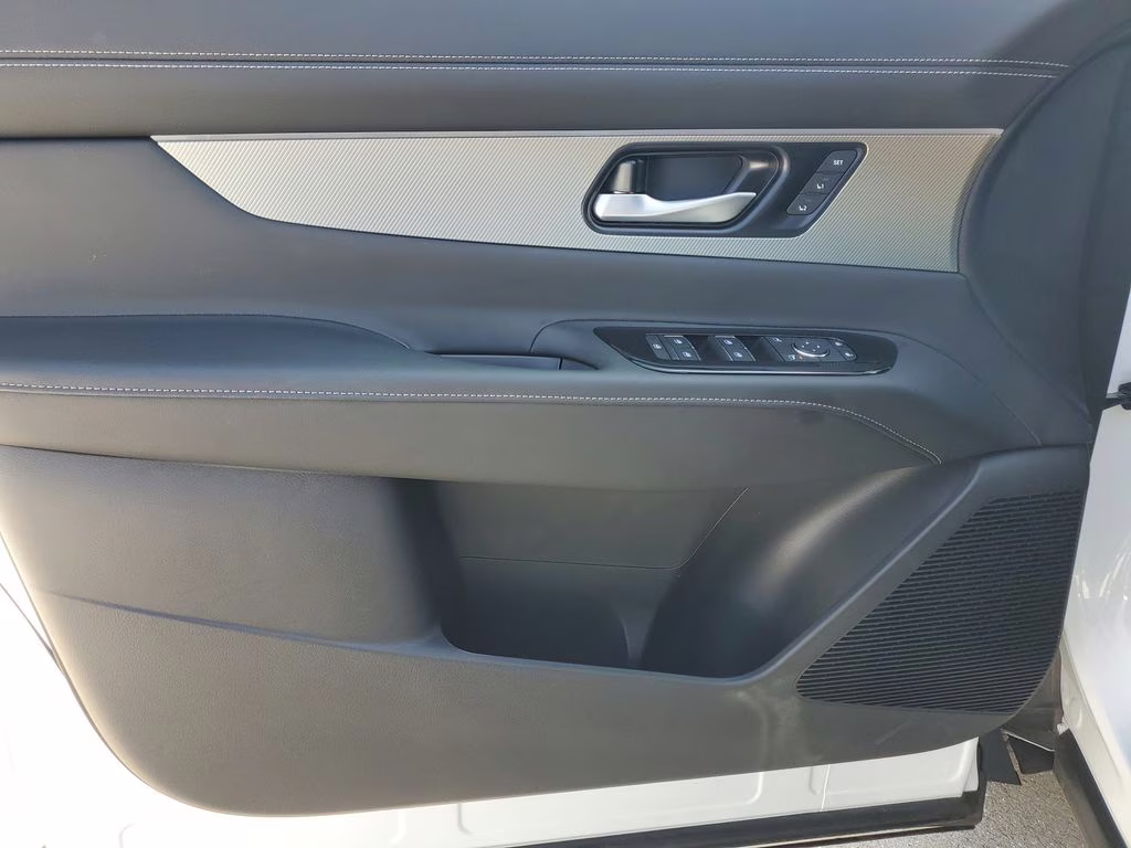 2025 Everest White Pearl Tricoat/Super Black Nissan Murano SL AWD SUV