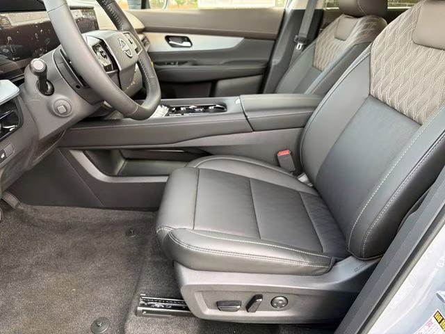 2026 Boulder Gray/Super Black Nissan Murano Platinum AWD SUV