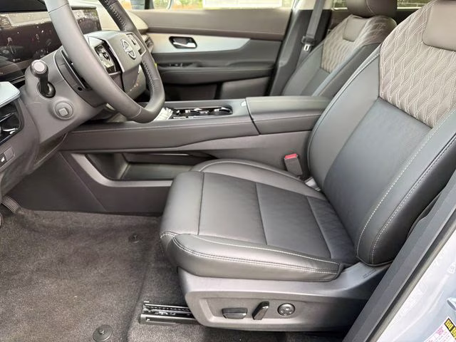 2026 Boulder Gray/Super Black Nissan Murano Platinum AWD SUV
