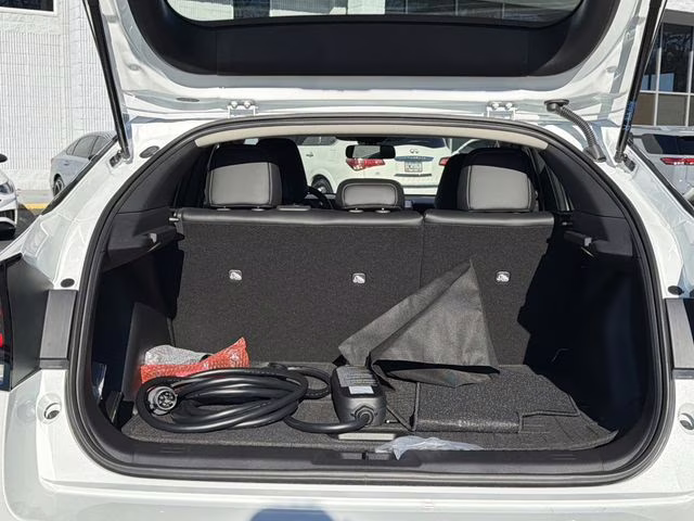 2026 Everest White Pearl Tricoat Nissan LEAF SV+ FWD SUV