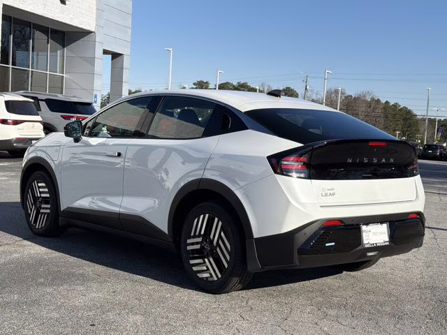 2026 Everest White Pearl Tricoat Nissan LEAF SV+ FWD SUV