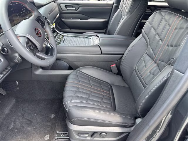 2025 Alpine Metallic/Super Black Nissan Armada PRO-4X 4X4 SUV