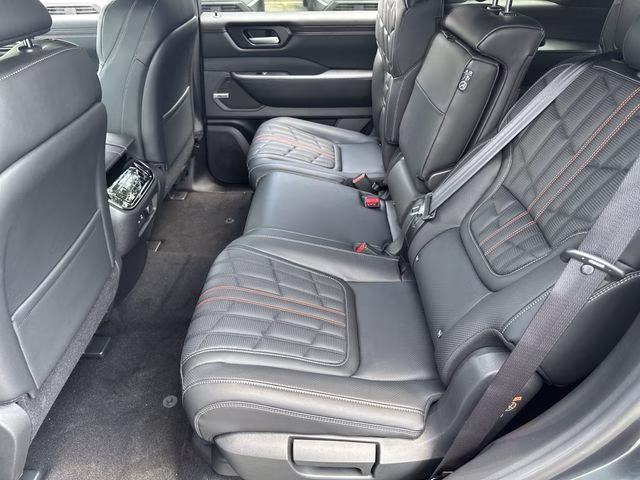 2025 Alpine Metallic/Super Black Nissan Armada PRO-4X 4X4 SUV