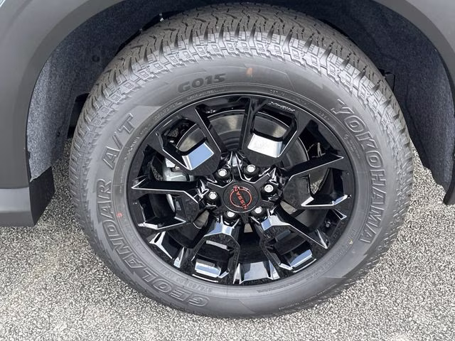 2025 Alpine Metallic/Super Black Nissan Armada PRO-4X 4X4 SUV