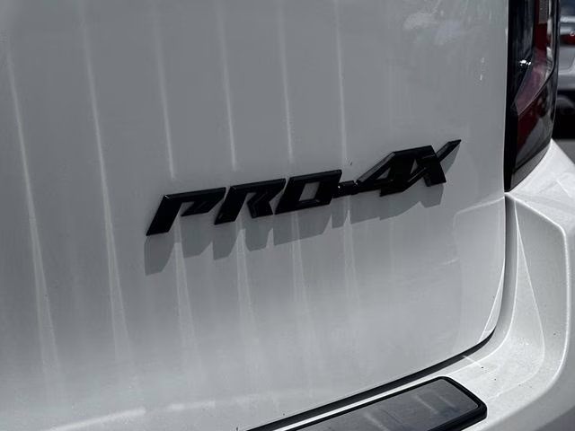 2025 Aspen White Tricoat/Super Black Nissan Armada PRO-4X 4X4 SUV