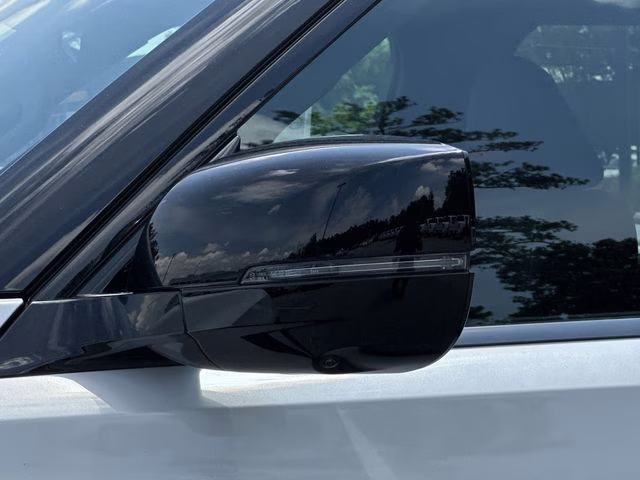 2025 Aspen White Tricoat/Super Black Nissan Armada PRO-4X 4X4 SUV