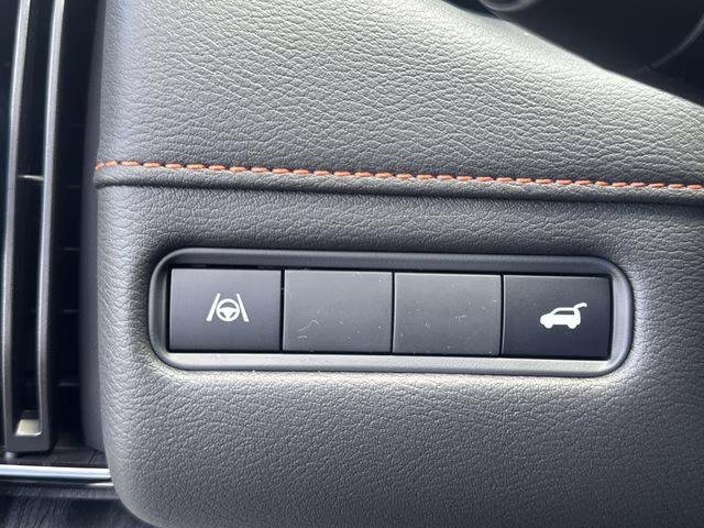 2025 Aspen White Tricoat/Super Black Nissan Armada PRO-4X 4X4 SUV
