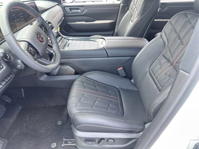 2025 Aspen White Tricoat/Super Black Nissan Armada PRO-4X 4X4 SUV