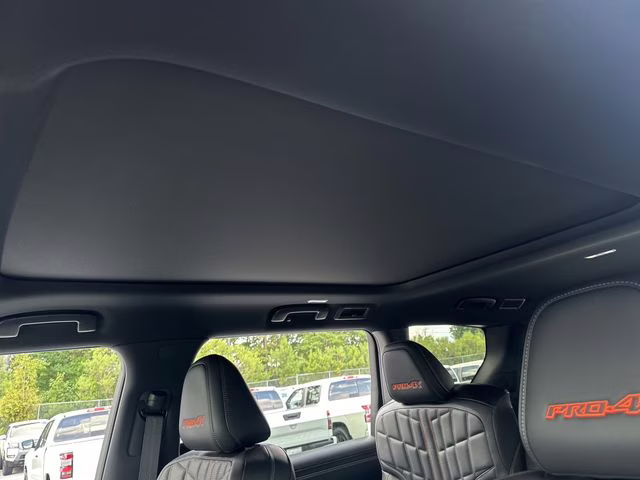 2025 Aspen White Tricoat/Super Black Nissan Armada PRO-4X 4X4 SUV
