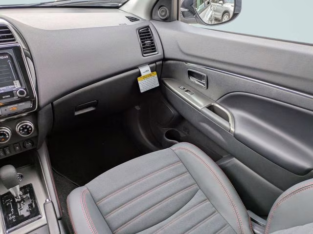 2026 Alloy Silver Metallic Mitsubishi Outlander Sport 2.0 SE 4X4 SUV