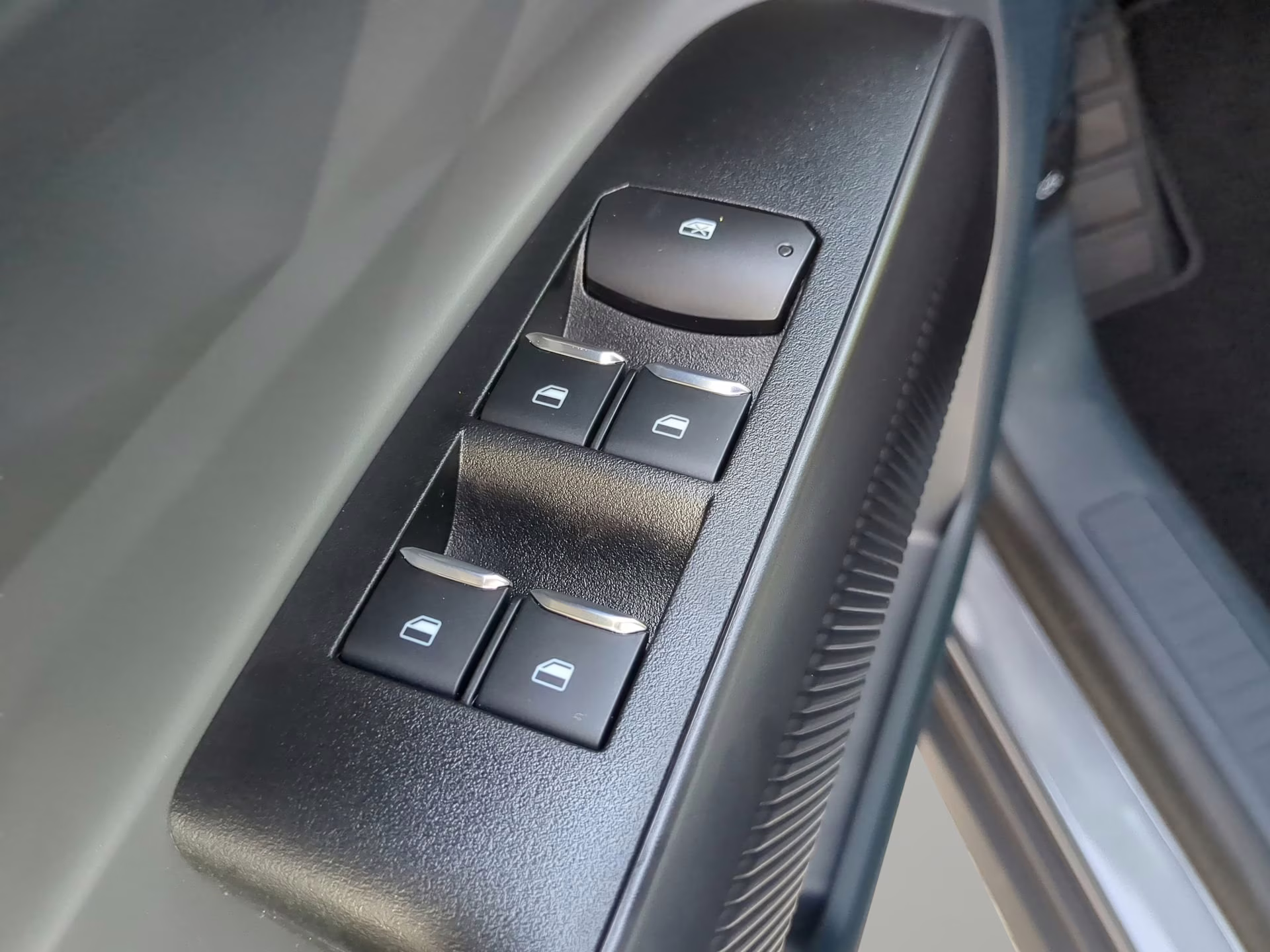 2026 Carbonized Gray Metallic Ford Maverick XL Crew Cab Pickup FWD Truck