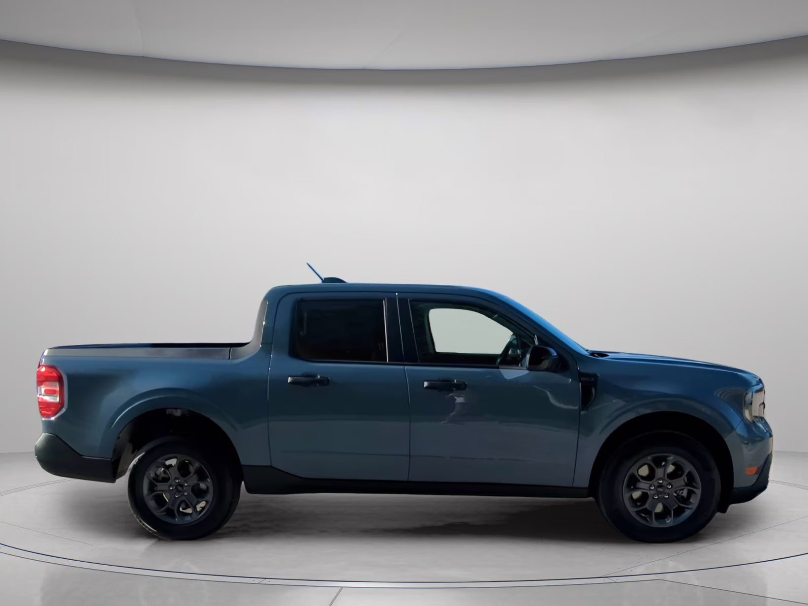 2026 Oxford White Ford Maverick XLT Crew Cab Pickup FWD Truck