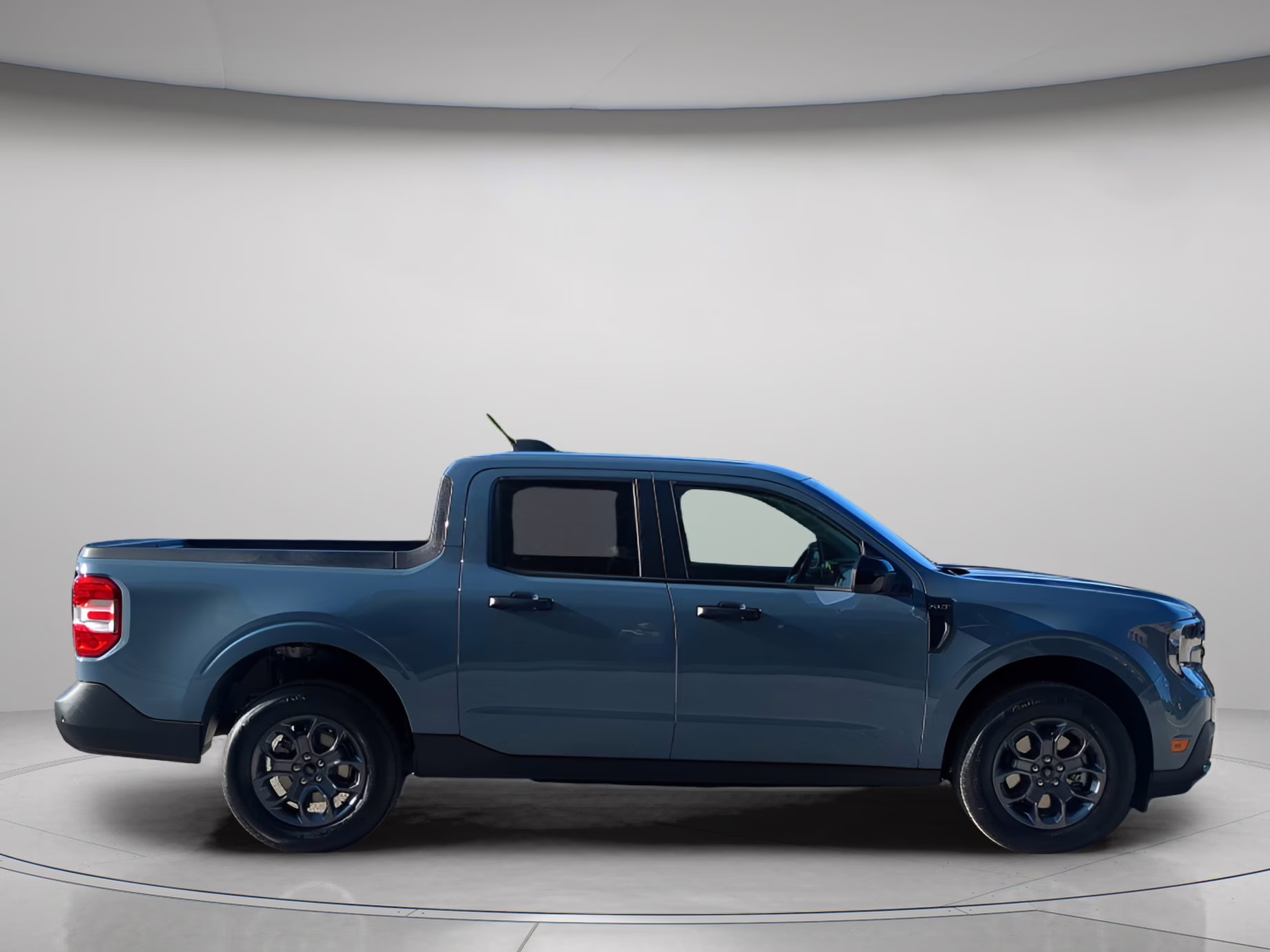 2026 Oxford White Ford Maverick XLT Crew Cab Pickup FWD Truck