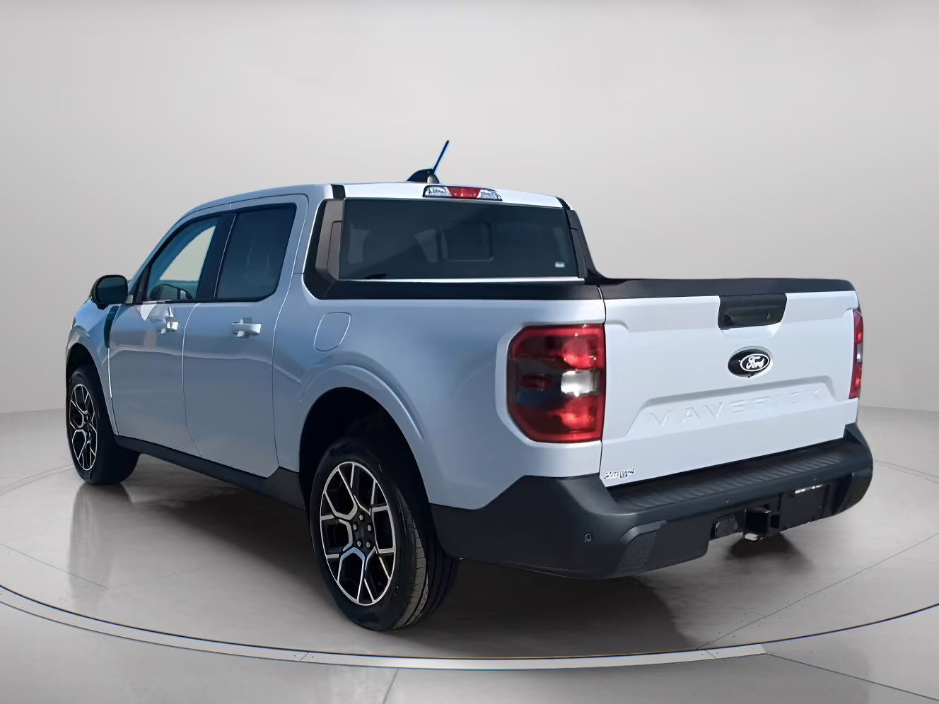 2026 Oxford White Ford Maverick LARIAT Crew Cab Pickup AWD Truck