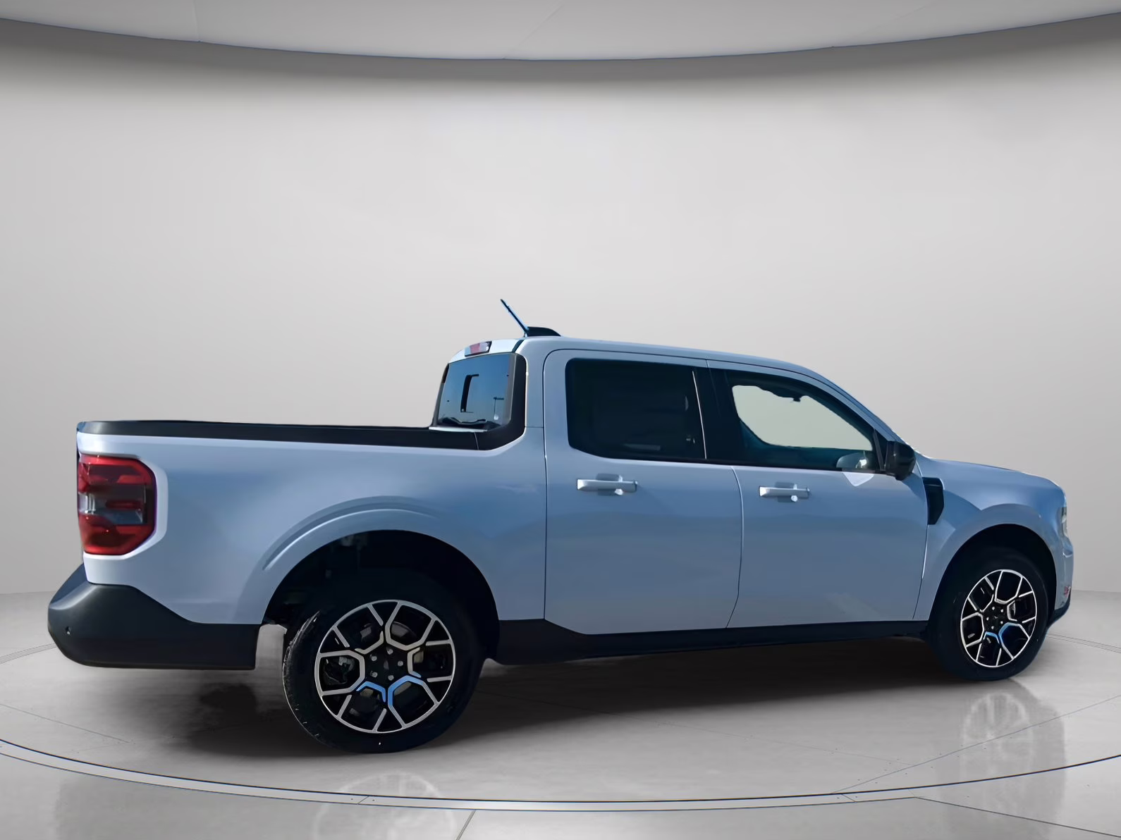 2026 Oxford White Ford Maverick LARIAT Crew Cab Pickup AWD Truck