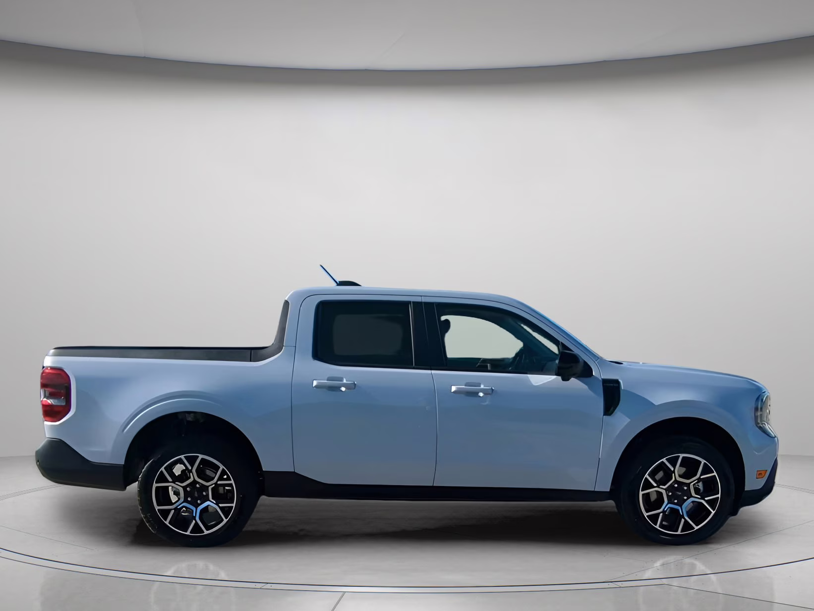 2026 Oxford White Ford Maverick LARIAT Crew Cab Pickup AWD Truck