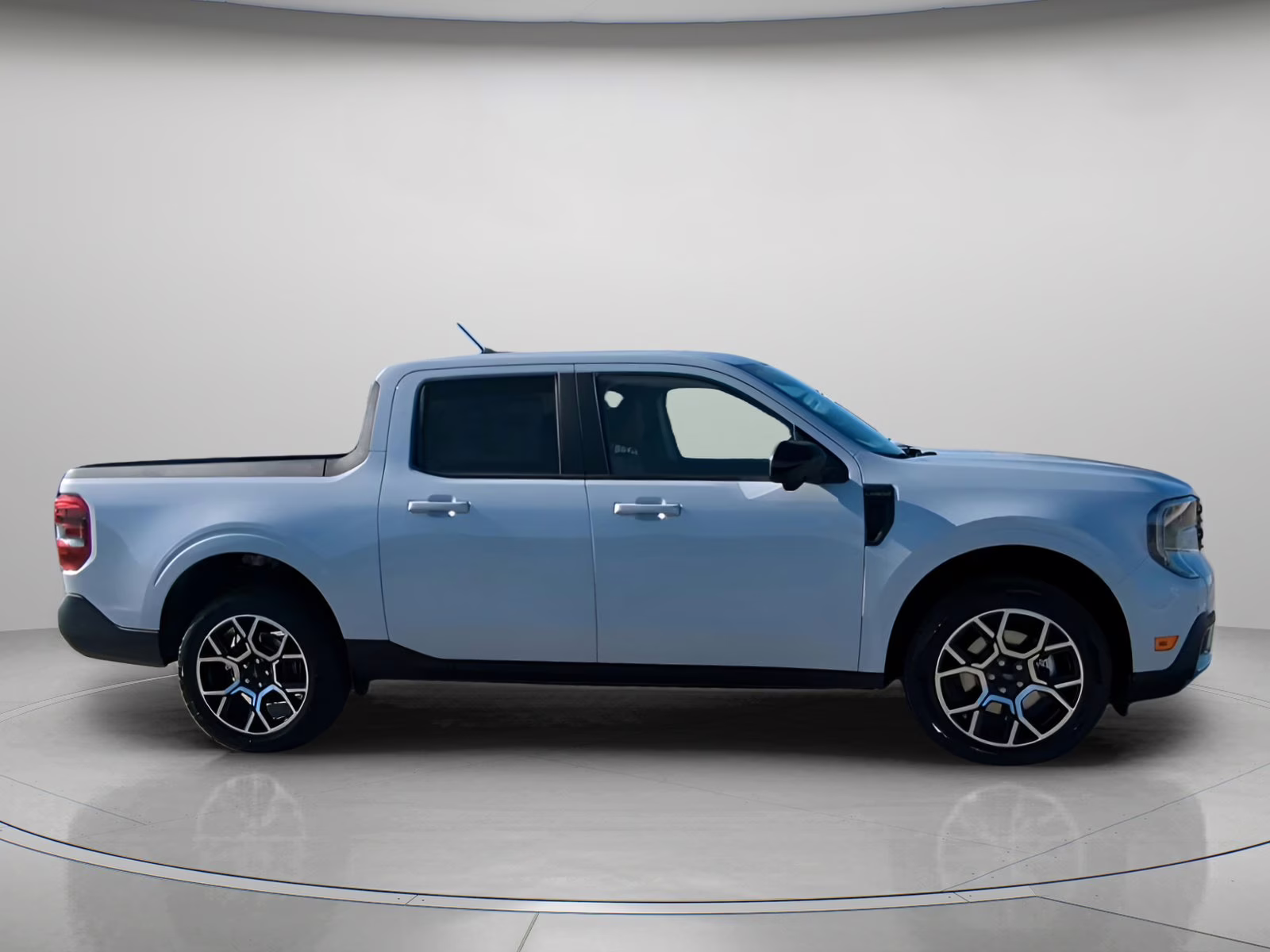 2026 Oxford White Ford Maverick LARIAT Crew Cab Pickup AWD Truck