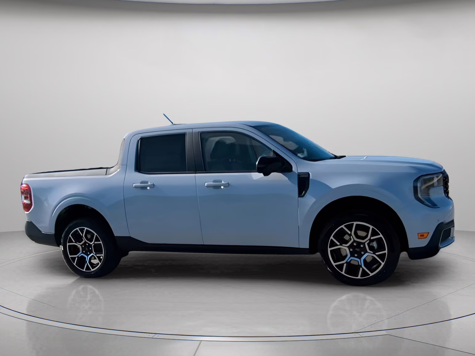 2026 Oxford White Ford Maverick LARIAT Crew Cab Pickup AWD Truck