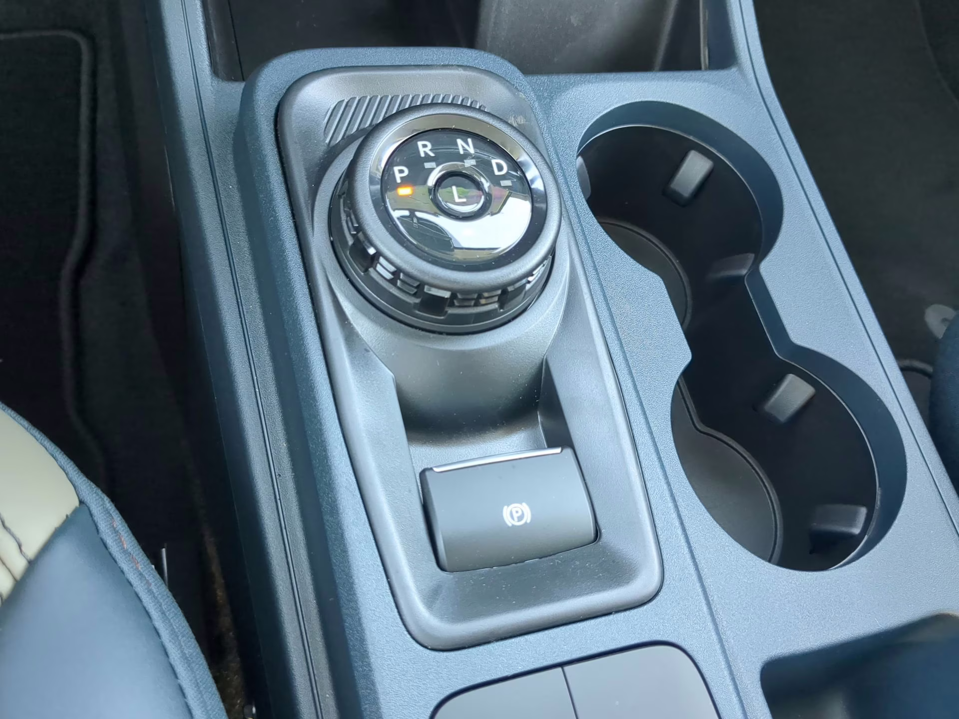 2026 Oxford White Ford Maverick LARIAT Crew Cab Pickup AWD Truck