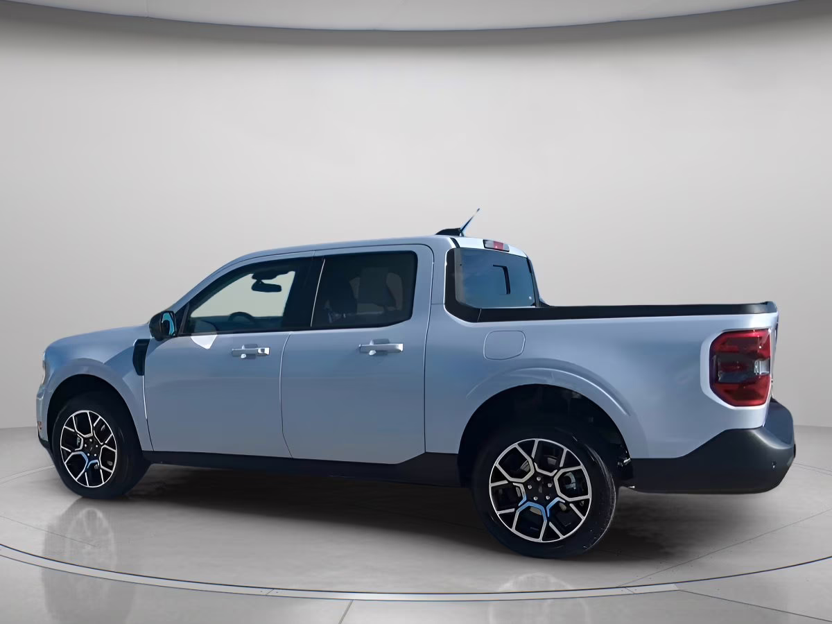 2026 Space White Metallic Ford Maverick LARIAT Crew Cab Pickup AWD Truck